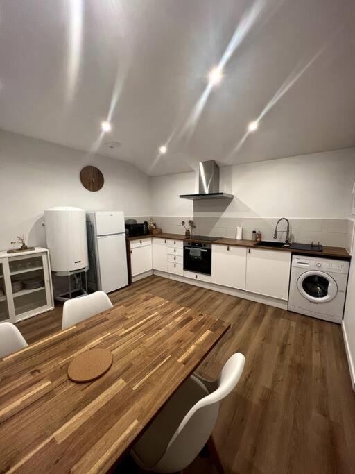 Jolie Maison Avec Courette ブールジュ エクステリア 写真