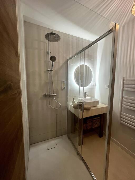 Jolie Maison Avec Courette ブールジュ エクステリア 写真