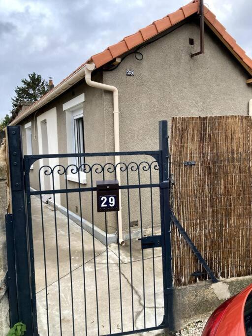 Jolie Maison Avec Courette ブールジュ エクステリア 写真